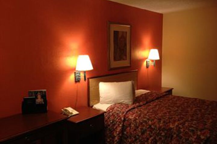 Room 6 of 7