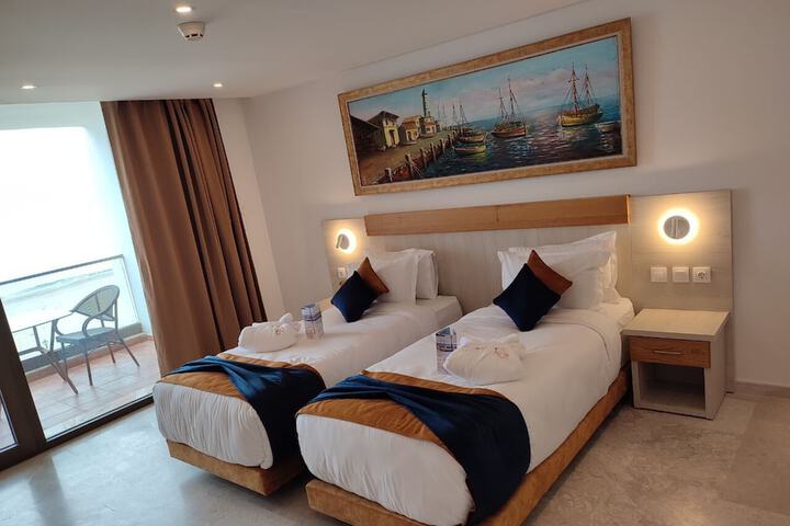 Room 12 of 41