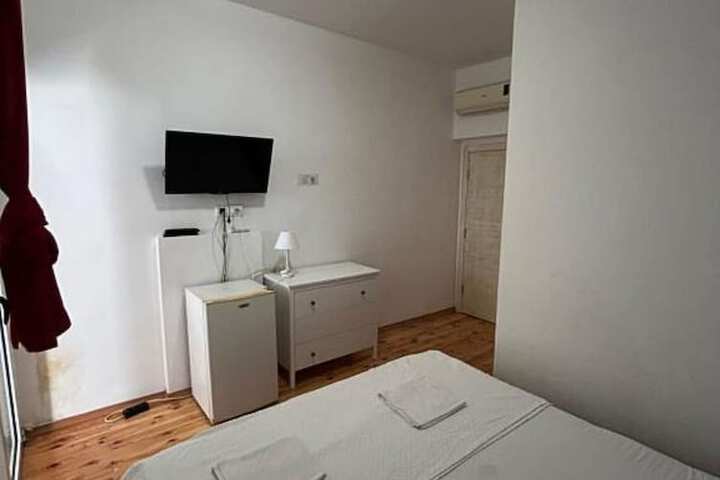 Room 2 of 21
