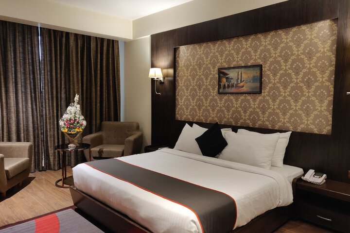Room 5 of 33