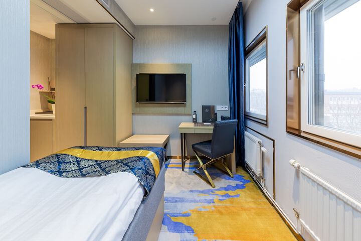 Room 7 of 27