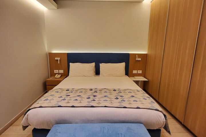 Room 13 of 64