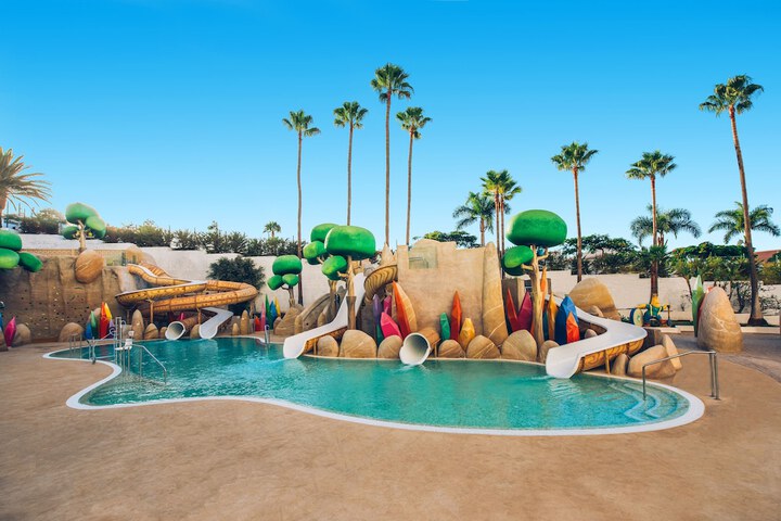 Hotel Pool
