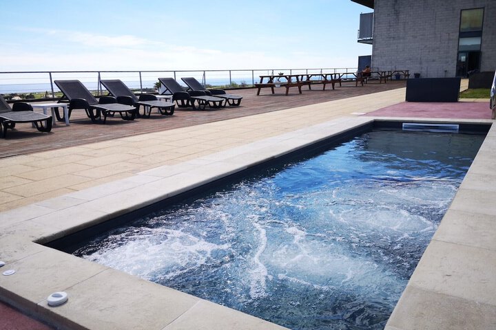 Hotel Pool