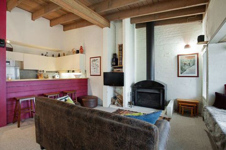 Room 4 of 7