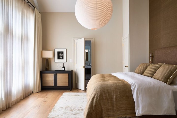 Room 2 of 10