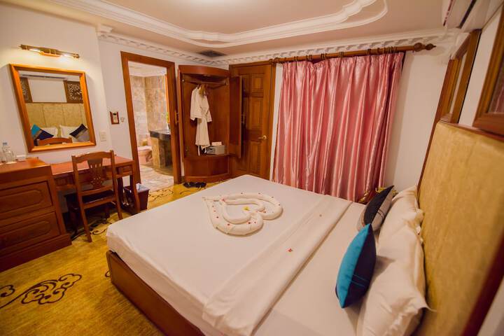 Room 13 of 32