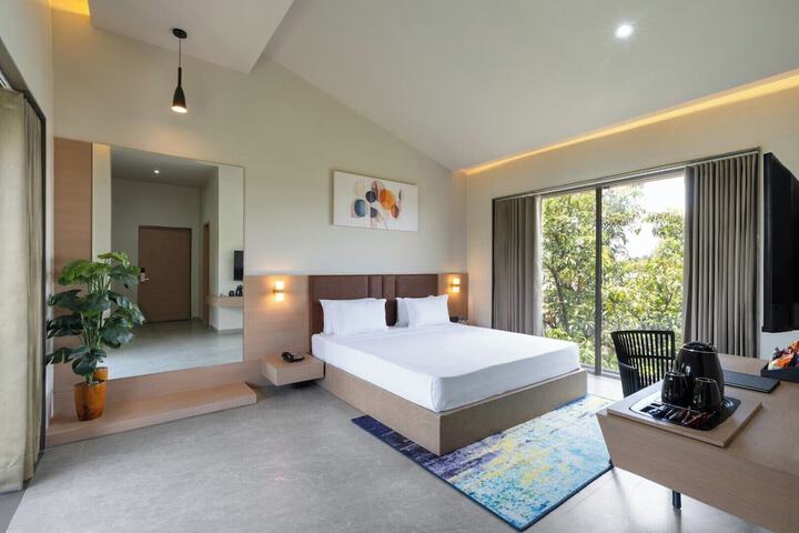 Room 10 of 32