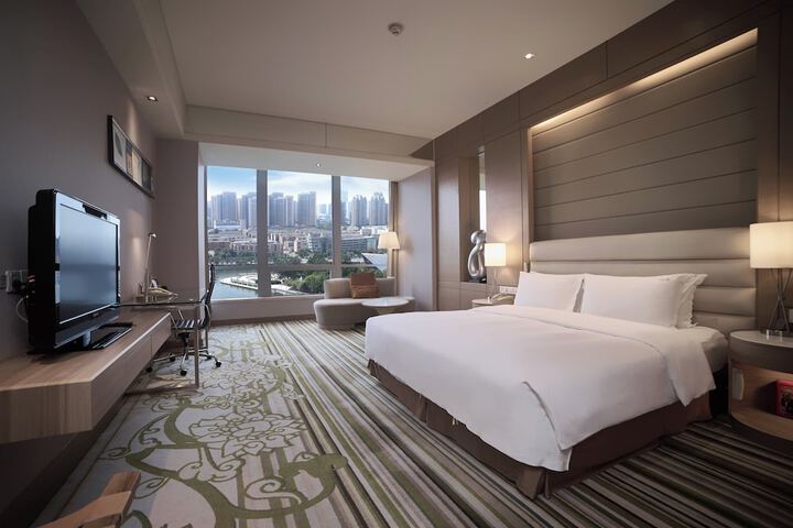 Room 26 of 85