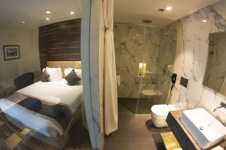 Room 16 of 49