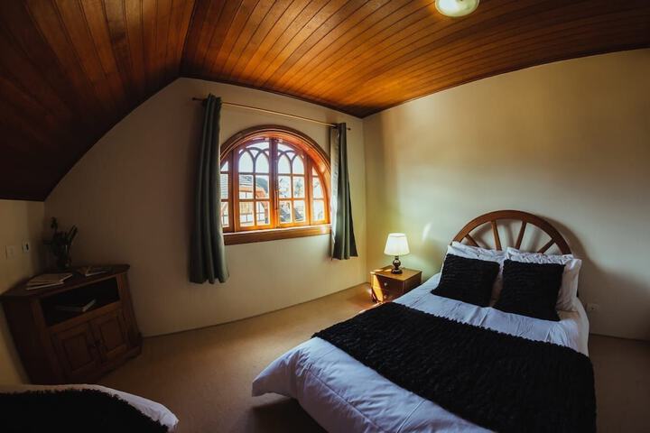 Room 4 of 85