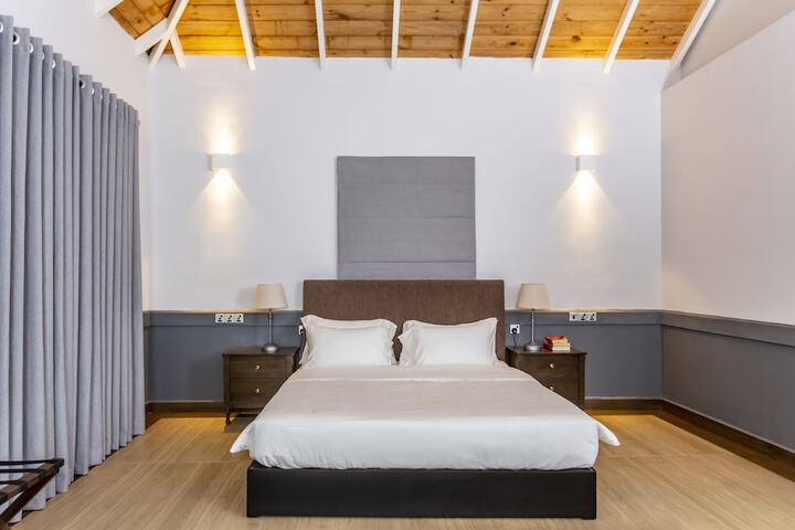 Room 2 of 30