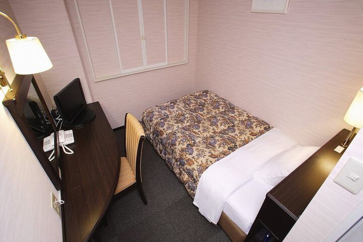 Room 11 of 36