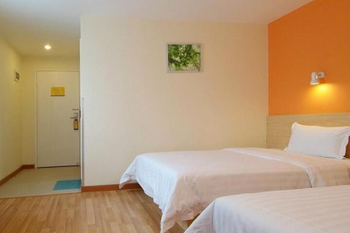 Room 3 of 10