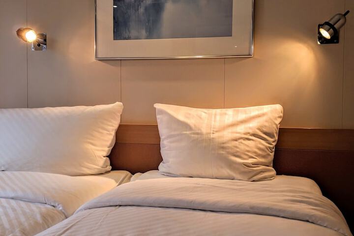 Room 9 of 34