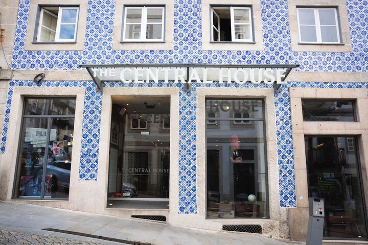 Exterior of Bluesock Hostels Porto