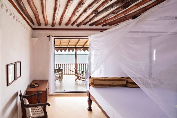 Room 2 of 39
