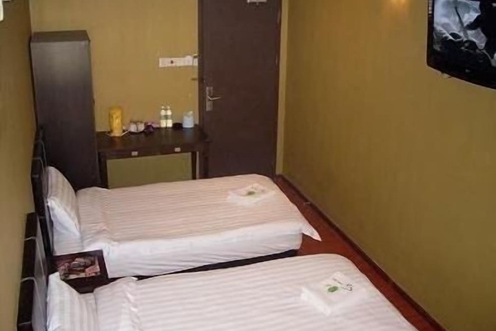 Room 9 of 15