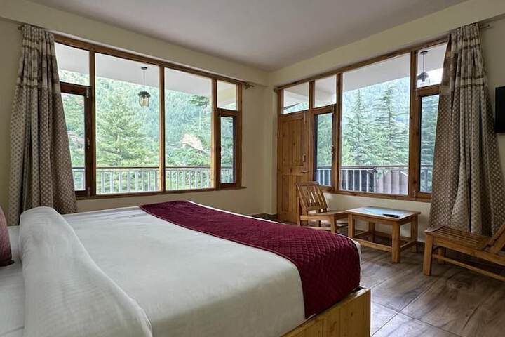 Room 13 of 28