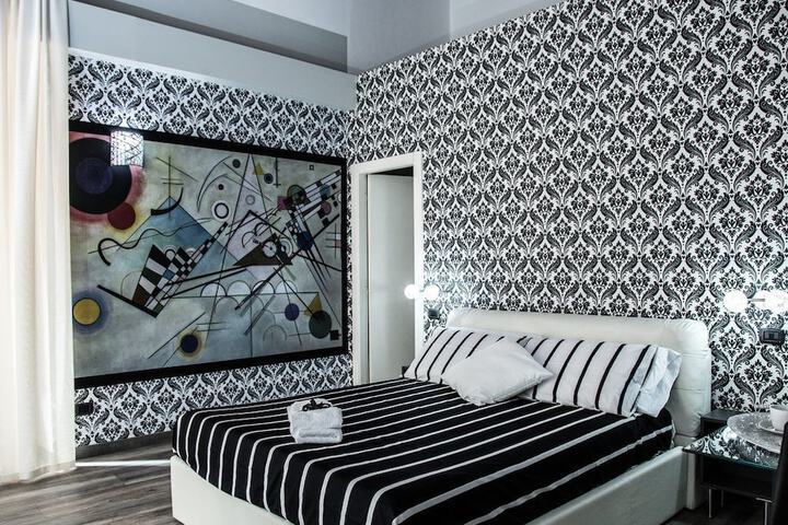 Room 5 of 32