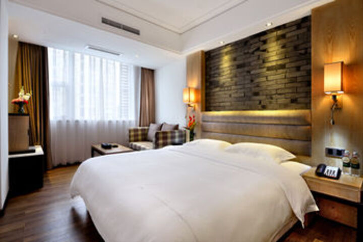 Room 6 of 11
