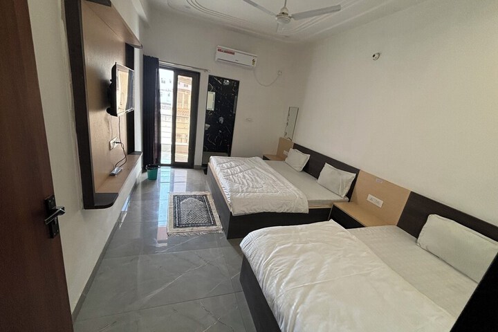 Room 12 of 36