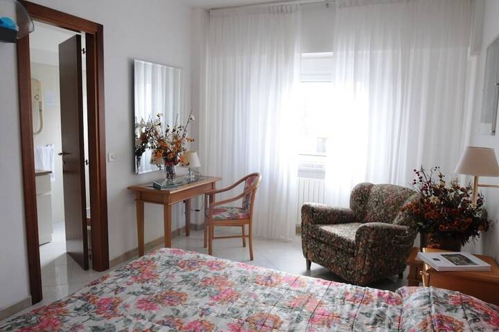 Room 5 of 80