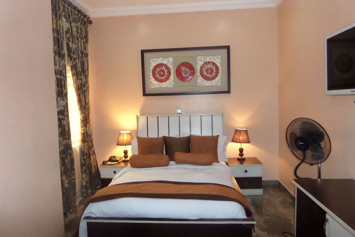 Room 13 of 24