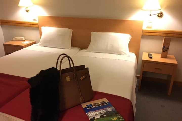 Room 9 of 80
