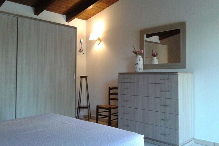 Room 4 of 64