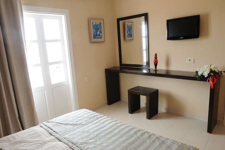 Room 17 of 103