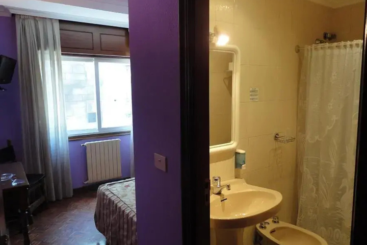 Room 9 of 31