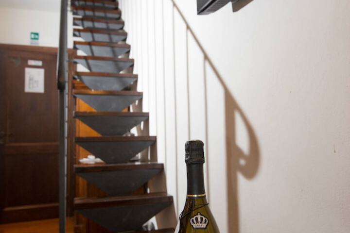 Room 8 of 85