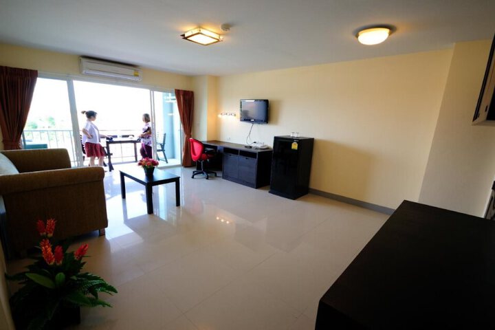 Photo 10