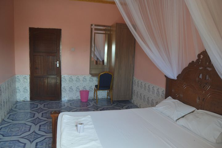 Room 11 of 32
