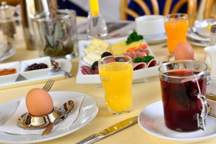 Breakfast/Coffee Service 75 of 99