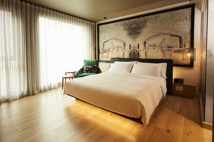 Room 6 of 44