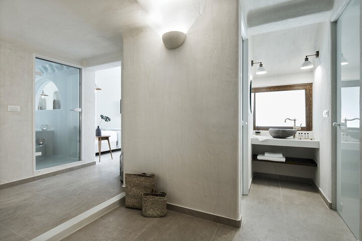 Room 152 of 174