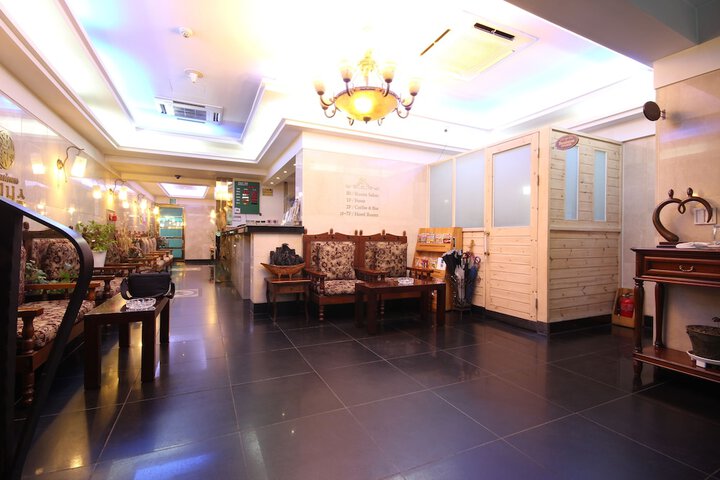 Guest Lobby