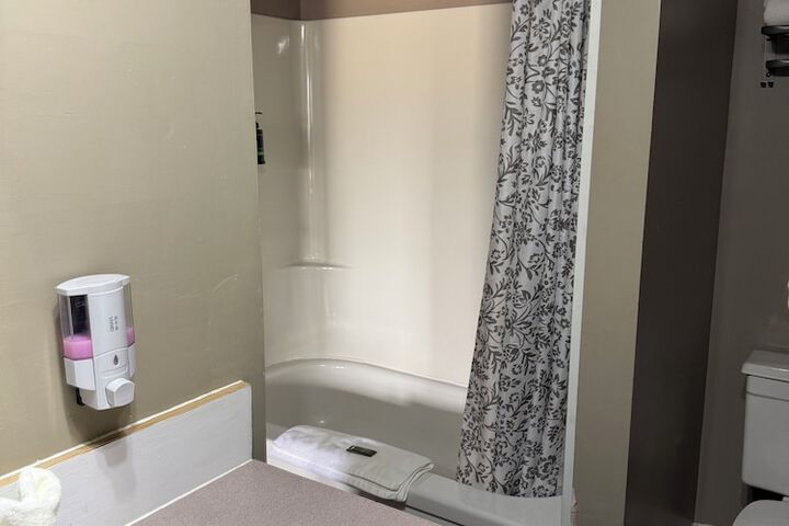 Room 27 of 38