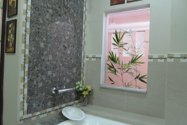 Room 43 of 66