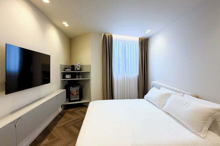 Room 53 of 104
