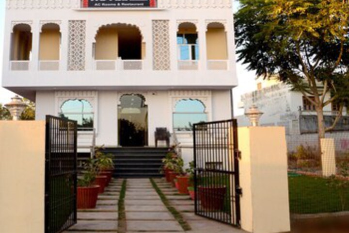 OYO 4202 Hotel T24