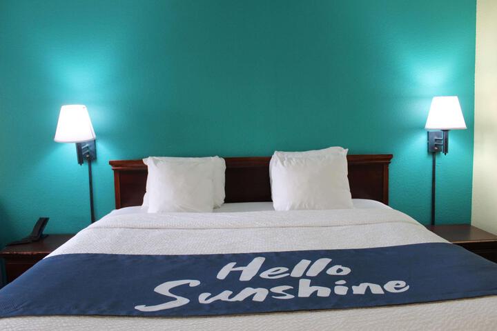 1 King Bed (1 of 8)