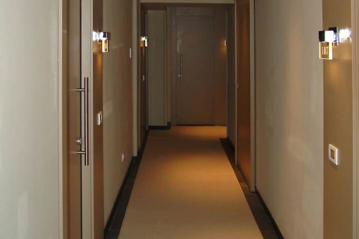 Ballroom/Hall 46 of 54