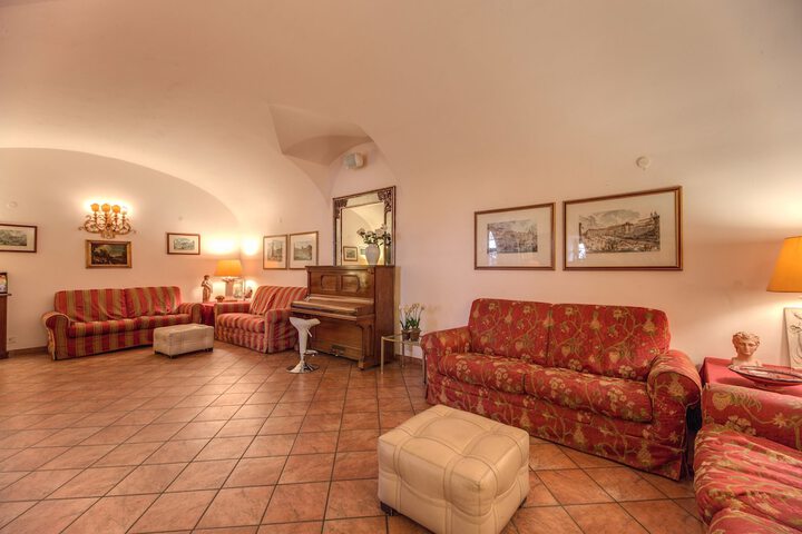 Entrance & Lobby