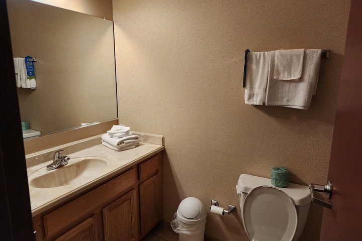 1 King Bed Pet Friendly (19 of 56)