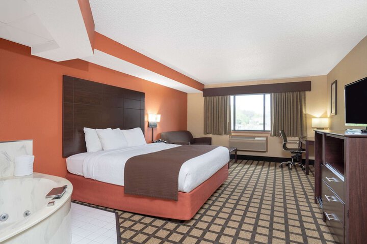 1 King Bed Business Room (7 of 8)
