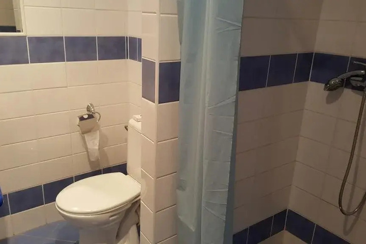 Room 7 of 16