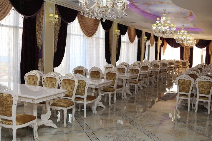Dining 40 of 63
